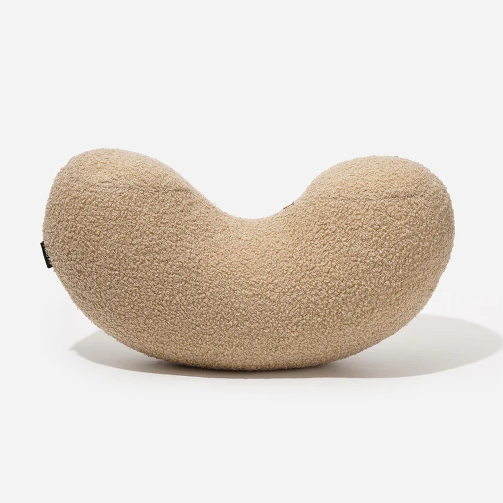 Minimalistisches geformtes Bouclé-Kissen